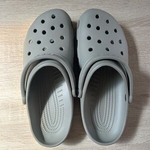 CROCS (grey NWT)